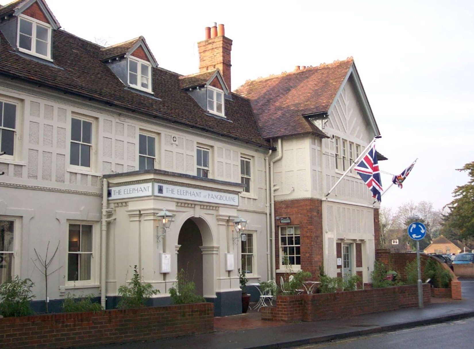 Elephant Hotel Pangbourne Exteriör bild