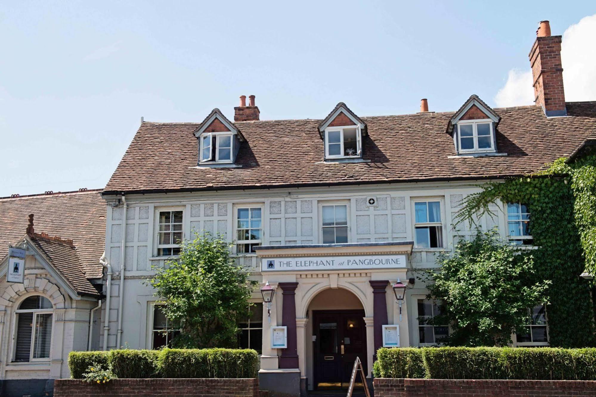 Elephant Hotel Pangbourne Exteriör bild